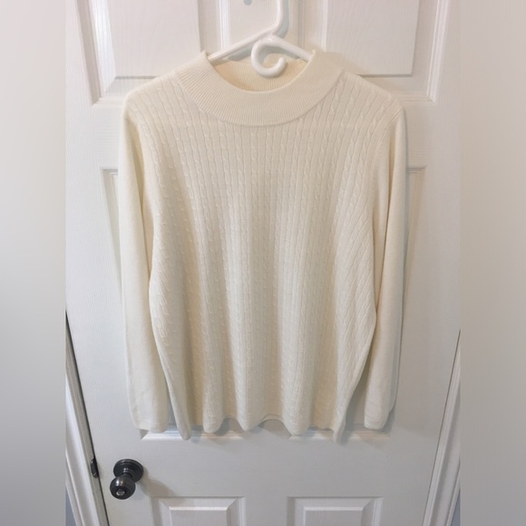 Soft white knit sweater - Picture 3 of 6